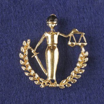 Брошка-кулон Богиня справедливості Феміда, золотистий метал 44х39мм+- 62584 фото